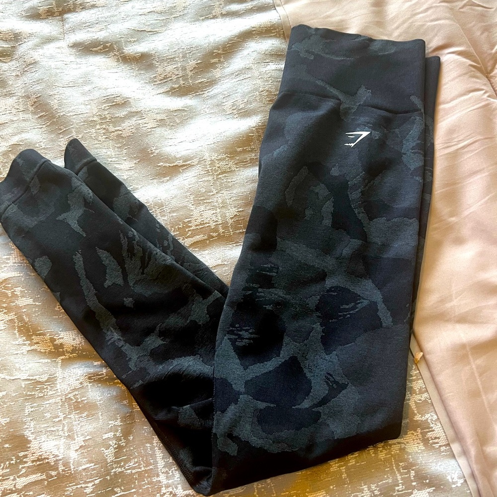 Gymshark Adapt Camo leggings Large Black